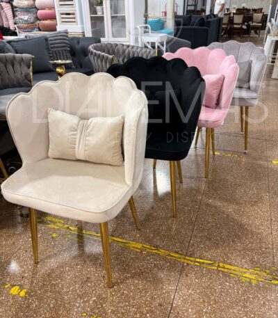 Silla Coral Velvet con patas doradas y coj&iacute;n