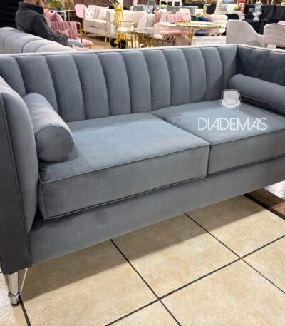 Sof&aacute; Londres con resortes y cojines decorativos