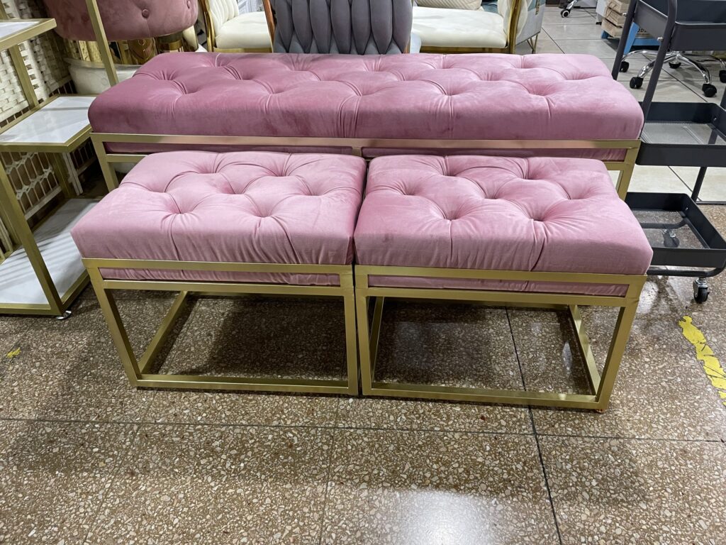 Set de banquetas velvet con estructura metalica dorada