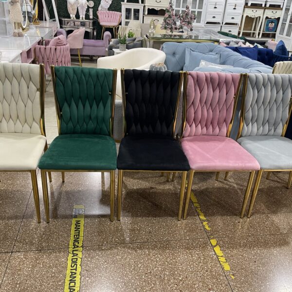 Silla Porto Trenza con estructura dorada y felpa