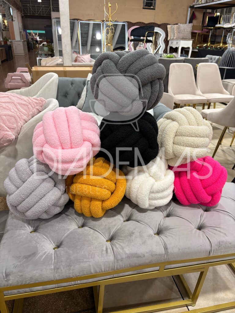 Coj&iacute;n Nudo decorativo en varios colores