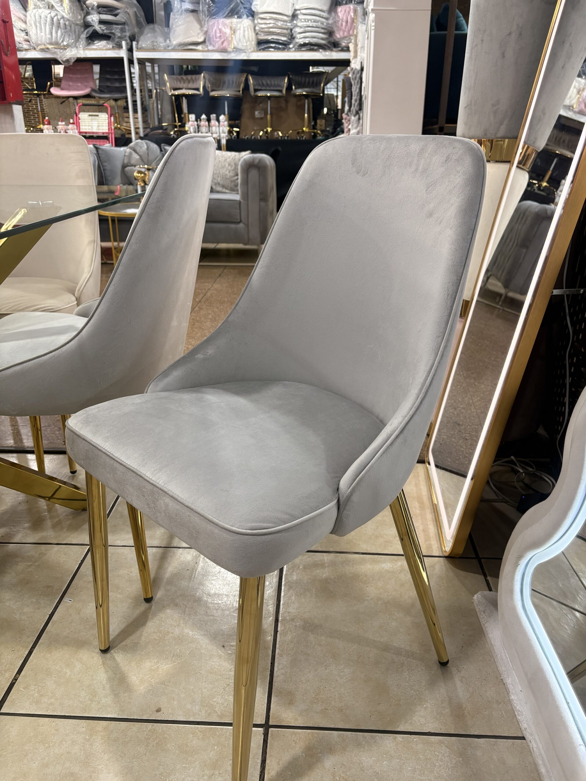 img_7724 Silla Paris en felpa con base dorada