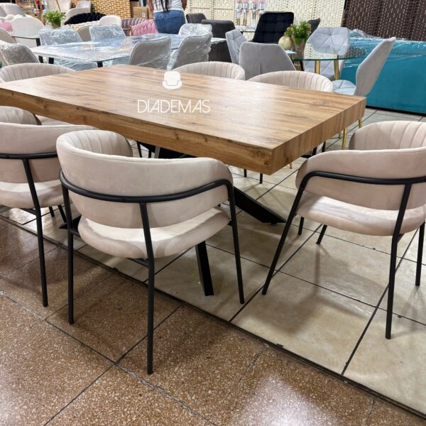 Comedor Max Wood extensible con 6 sitiales curvos velvet