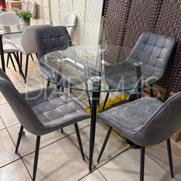 Comedor Antique de 1.20 con 4 sillas capitone