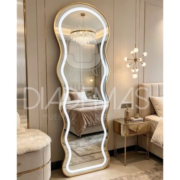 Espejo curvo LED de 1.60x60 con marco dorado y pedestal